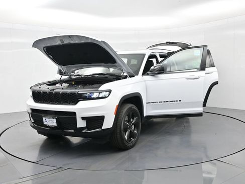 New 2025 Jeep Grand Cherokee L Altitude image 28