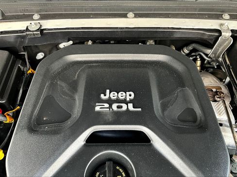 Used 2021 Jeep Wrangler Unlimited Sahara AWD/4WD image 31