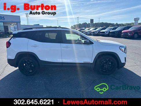 Used 2020 GMC Terrain SLT w/ Preferred Package FWD image 2