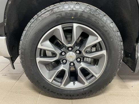 Used 2023 Chevrolet Silverado 1500 LT AWD/4WD image 7
