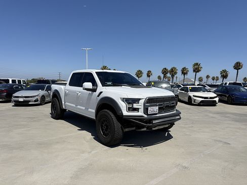 Used 2018 Ford F150 Raptor w/ Equipment Group 802A Luxury AWD/4WD image 4