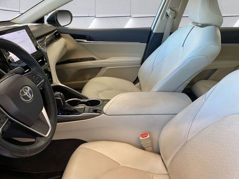 Used 2022 Toyota Camry XLE image 2