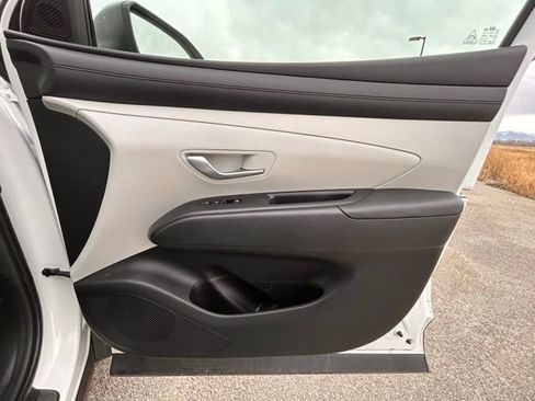Used 2025 Hyundai Tucson SE AWD/4WD image 31