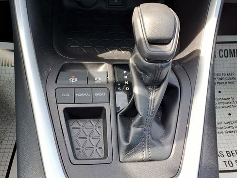 Used 2022 Toyota RAV4 XLE w/ Convenience Package image 23