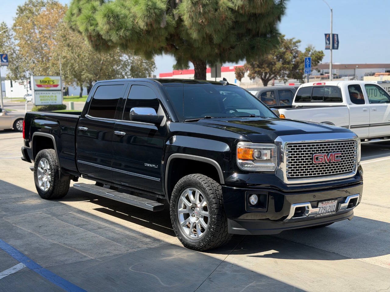 Used 2015 GMC Sierra 1500 Denali w/ Driver Alert Package RWD image 5