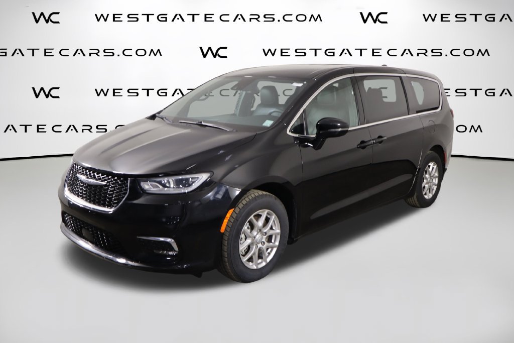Used 2025 Chrysler Pacifica Select FWD 360° Tour