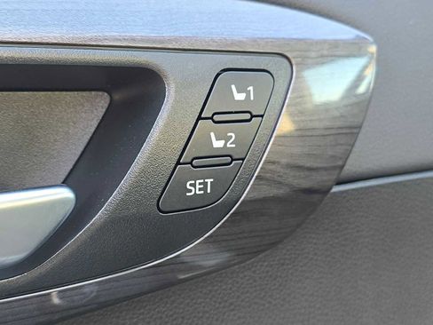 Used 2023 Toyota Highlander Platinum image 24