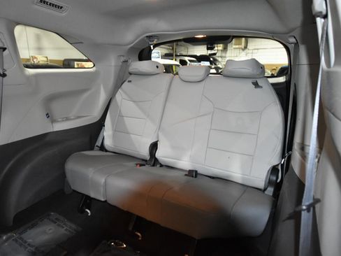 Used 2022 Toyota Sienna XLE image 46