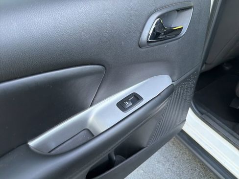 Used 2019 Dodge Journey SE FWD image 33