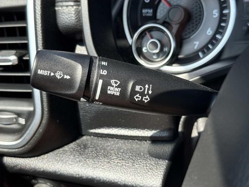 Used 2019 RAM 1500 Laramie AWD/4WD image 15