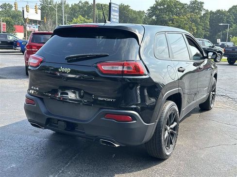 Used 2017 Jeep Cherokee Sport w/ Cold Weather Group AWD/4WD image 3