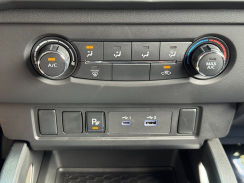 Used 2025 Nissan Frontier SV w/ Tow Package RWD image 26