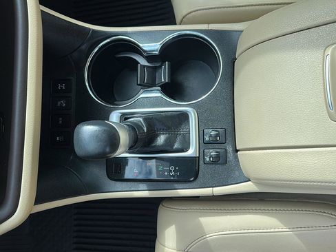 Used 2019 Toyota Highlander XLE image 15