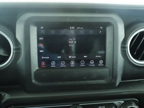 Used 2018 Jeep Wrangler Unlimited Sahara image 17