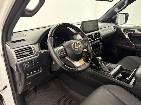 Used 2023 Lexus GX 460 Premium w/ Accessory Package image 4