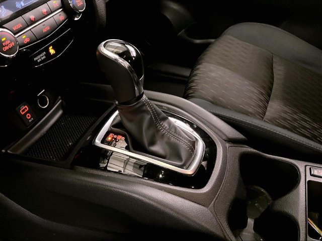 Used 2017 Nissan Rogue SV w/ Midnight Edition AWD/4WD image 17