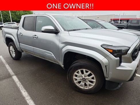 Used 2026 Toyota Tacoma SR5 AWD/4WD image 3