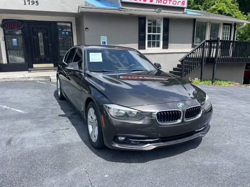 Used 2017 BMW 330i Sedan w/ Driver Assistance Package RWD image 4