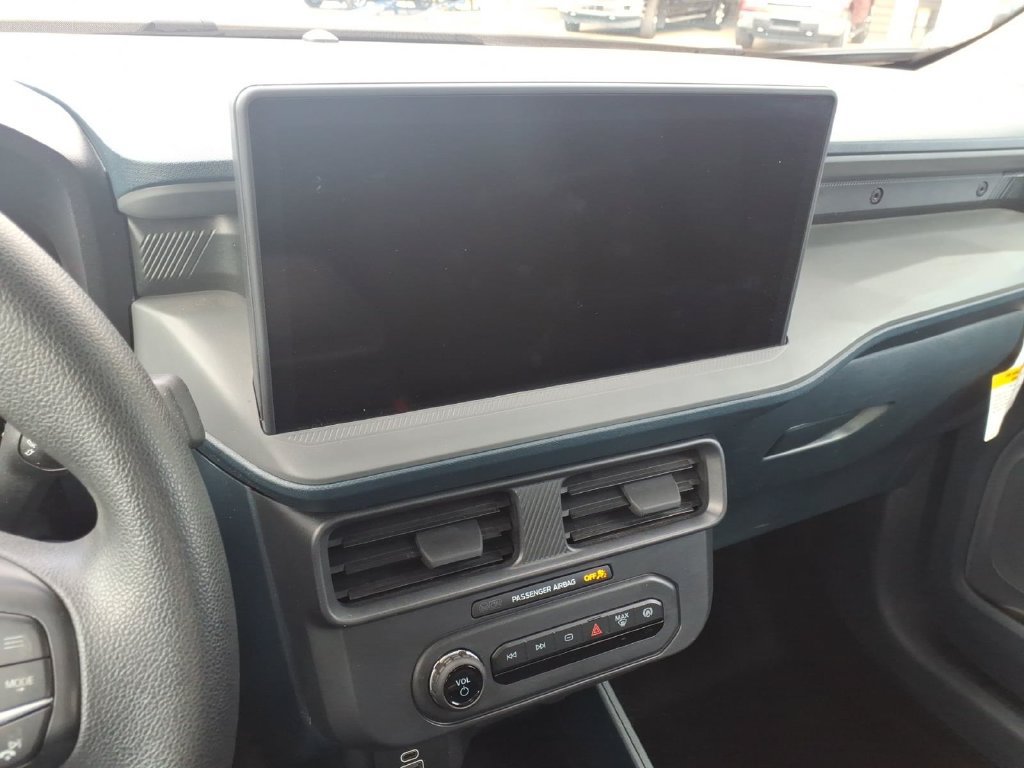 Certified 2025 Ford Maverick XL FWD image 21