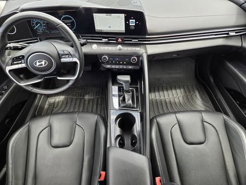 Used 2025 Hyundai Elantra Limited FWD image 25