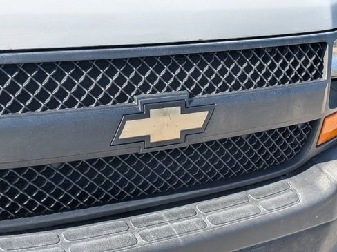 Used 2012 Chevrolet Express 1500 image 10