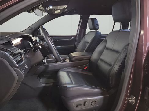 Used 2024 GMC Acadia Elevation image 9