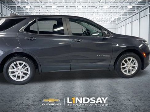 Used 2022 Chevrolet Equinox LT image 2