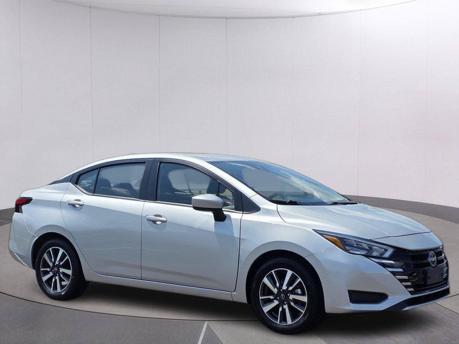 Used 2025 Nissan Versa SV FWD image 3
