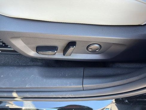 New 2025 Mitsubishi Outlander SE image 16