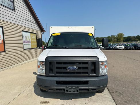 Used 2018 Ford E-450 and Econoline 450 Super Duty w/ Power Windows & Locks Group image 2