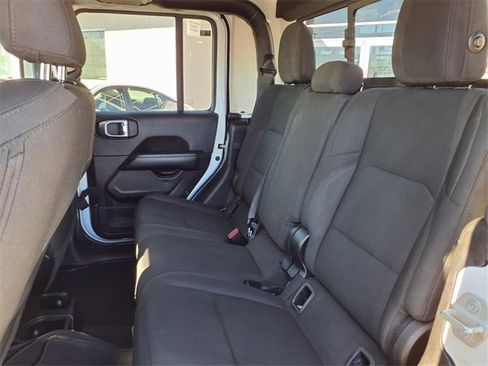 Used 2023 Jeep Gladiator Overland image 9