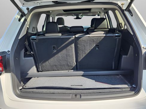 Certified 2024 Volkswagen Atlas Peak Edition SE AWD/4WD image 27