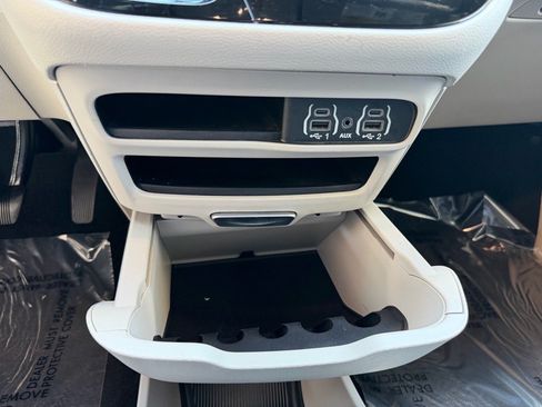 Used 2024 Chrysler Pacifica Touring-L FWD image 39