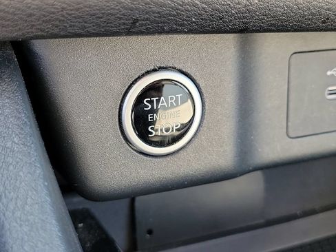Used 2023 Nissan Rogue SV AWD/4WD image 33