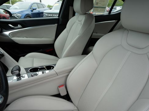 Used 2025 Genesis G70 2.5T RWD image 10