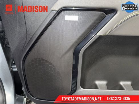 Used 2025 Chevrolet Silverado 2500 ZR2 w/ Technology Package image 12