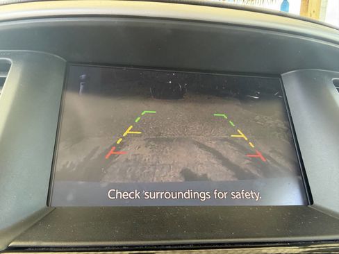 Used 2018 Nissan Pathfinder SV AWD/4WD image 18