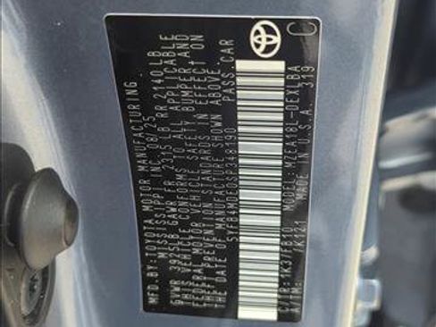 Certified 2025 Toyota Corolla LE FWD image 29