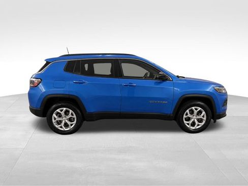Used 2024 Jeep Compass Latitude AWD/4WD image 8