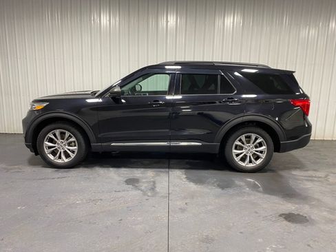 Used 2021 Ford Explorer XLT w/ Equipment Group 202A image 4