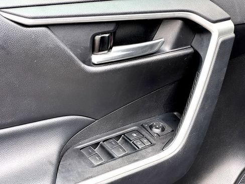 Used 2025 Toyota RAV4 XLE FWD image 11