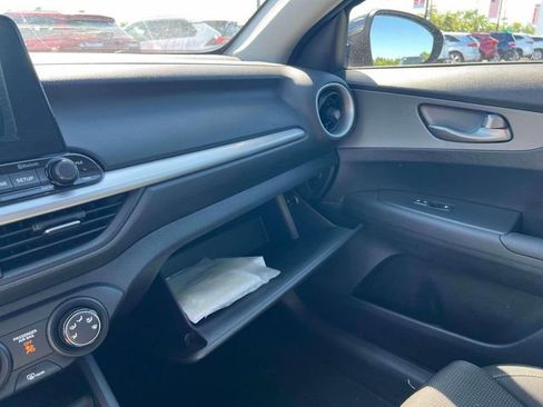 Used 2020 Kia Forte LXS FWD image 12