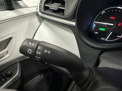 Used 2025 Toyota Sienna LE FWD image 21