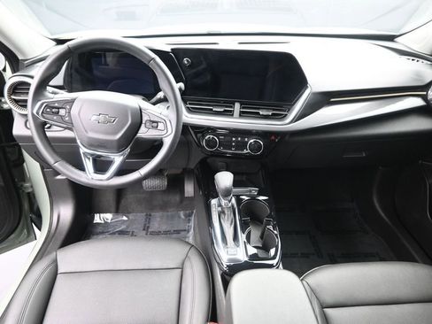 Used 2025 Chevrolet Trax ACTIV w/ Sunroof Package FWD image 15