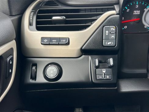 Used 2019 GMC Yukon XL Denali image 31