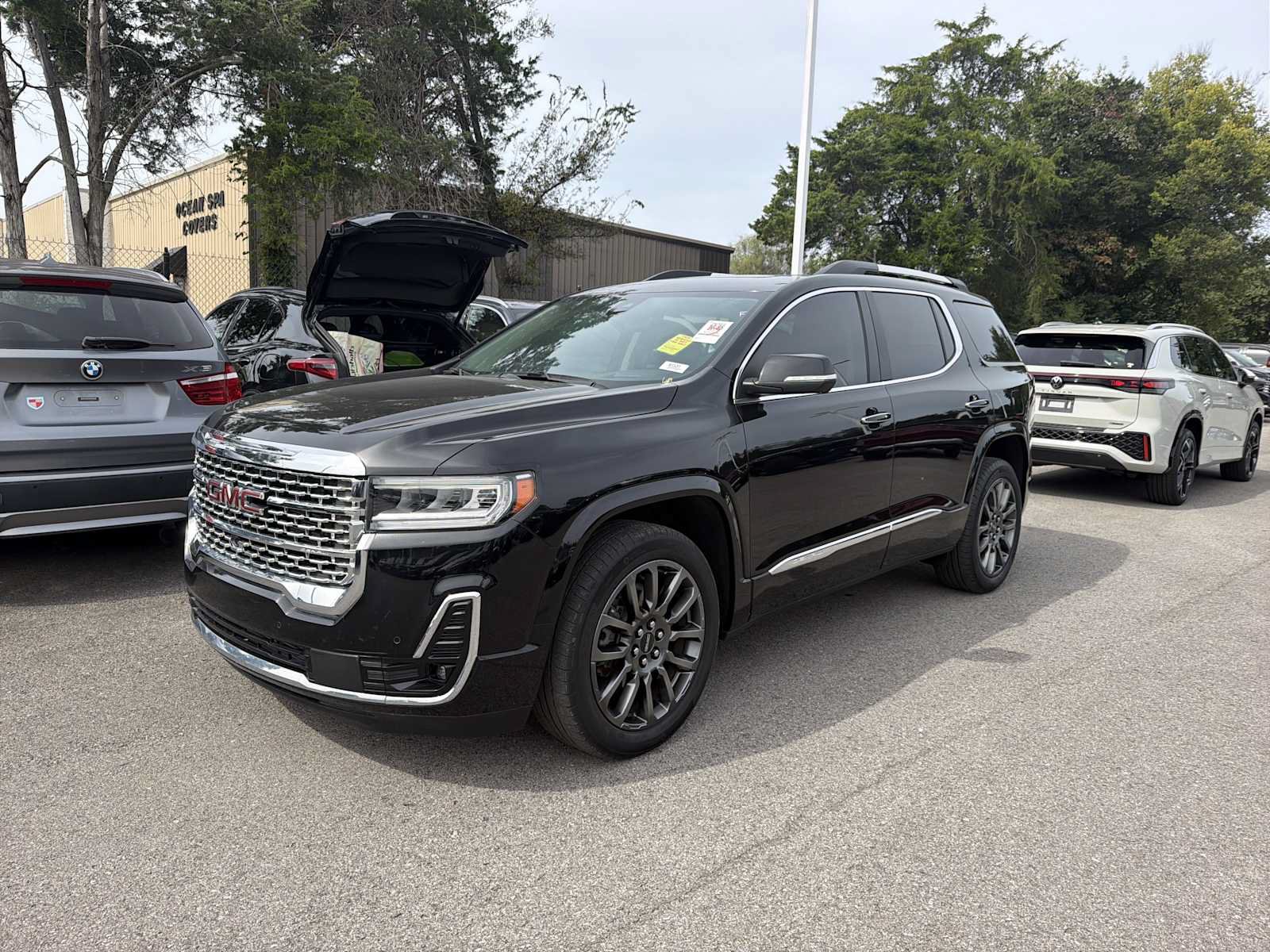 Used 2023 GMC Acadia Denali w/ Black Diamond Edition AWD/4WD image 3