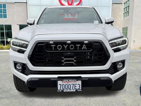 Used 2021 Toyota Tacoma TRD Off-Road w/ TRD Premium Off Road Package AWD/4WD image 4