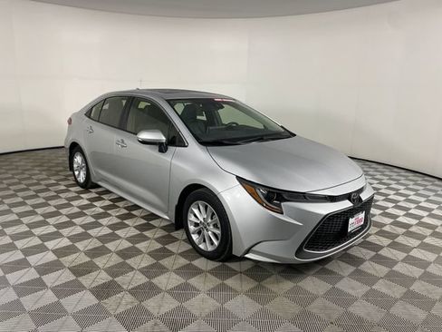 Used 2022 Toyota Corolla XLE FWD image 17
