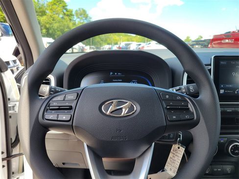 New 2025 Hyundai Venue SE image 14