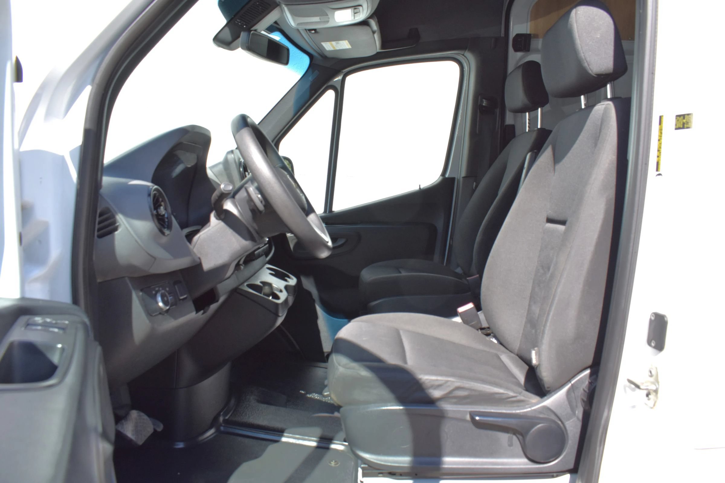 Used 2021 Mercedes-Benz Sprinter 2500 image 10